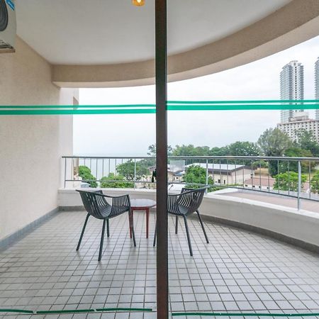 Romantic Couple Suite + Beach-Front Balcony Tanjung Bungah  Exteriör bild