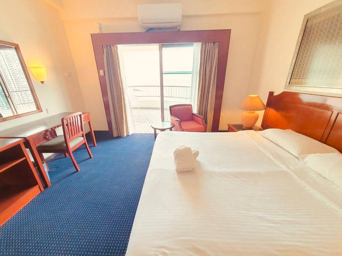 Romantic Couple Suite + Beach-Front Balcony Tanjung Bungah  Exteriör bild