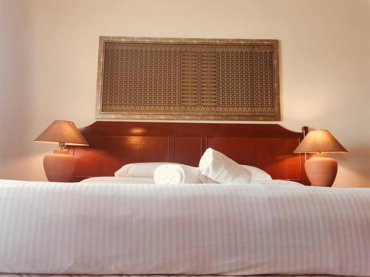 Romantic Couple Suite + Beach-Front Balcony Tanjung Bungah  Exteriör bild