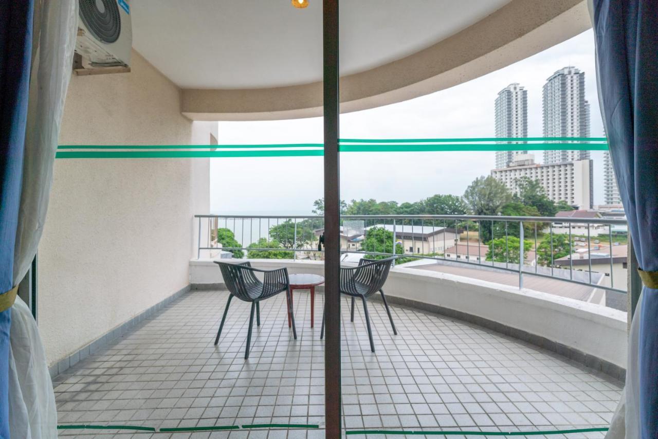 Romantic Couple Suite + Beach-Front Balcony Tanjung Bungah  Exteriör bild