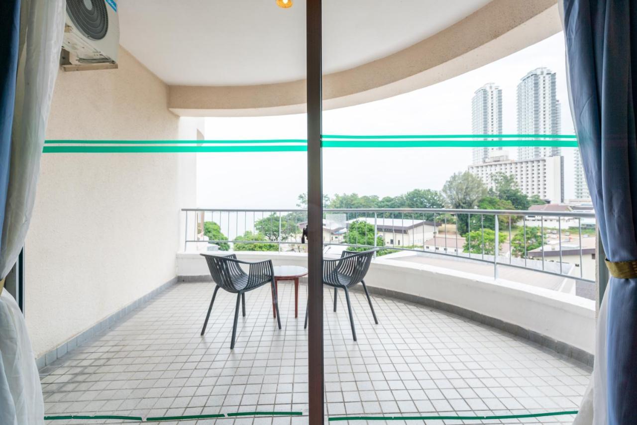 Romantic Couple Suite + Beach-Front Balcony Tanjung Bungah  Exteriör bild