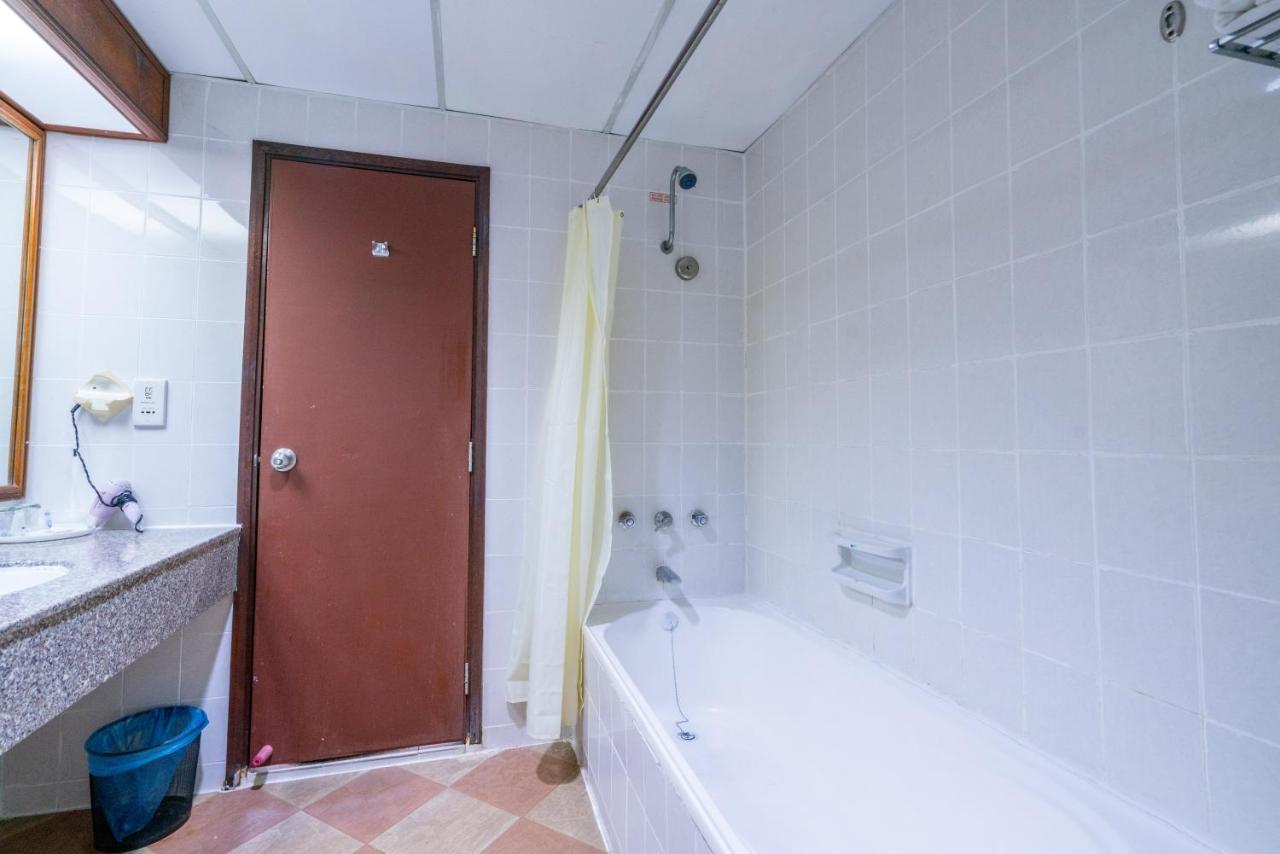 Romantic Couple Suite + Beach-Front Balcony Tanjung Bungah  Exteriör bild