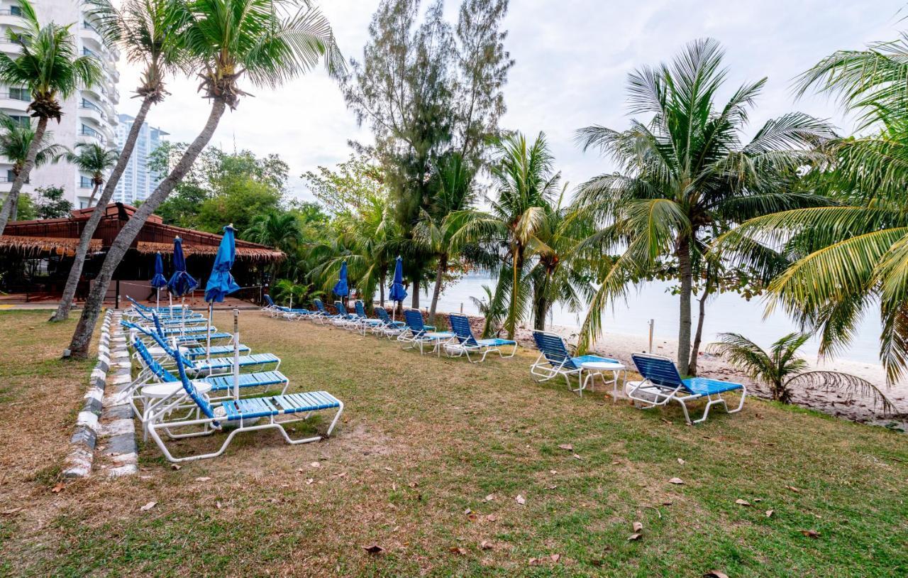 Romantic Couple Suite + Beach-Front Balcony Tanjung Bungah  Exteriör bild