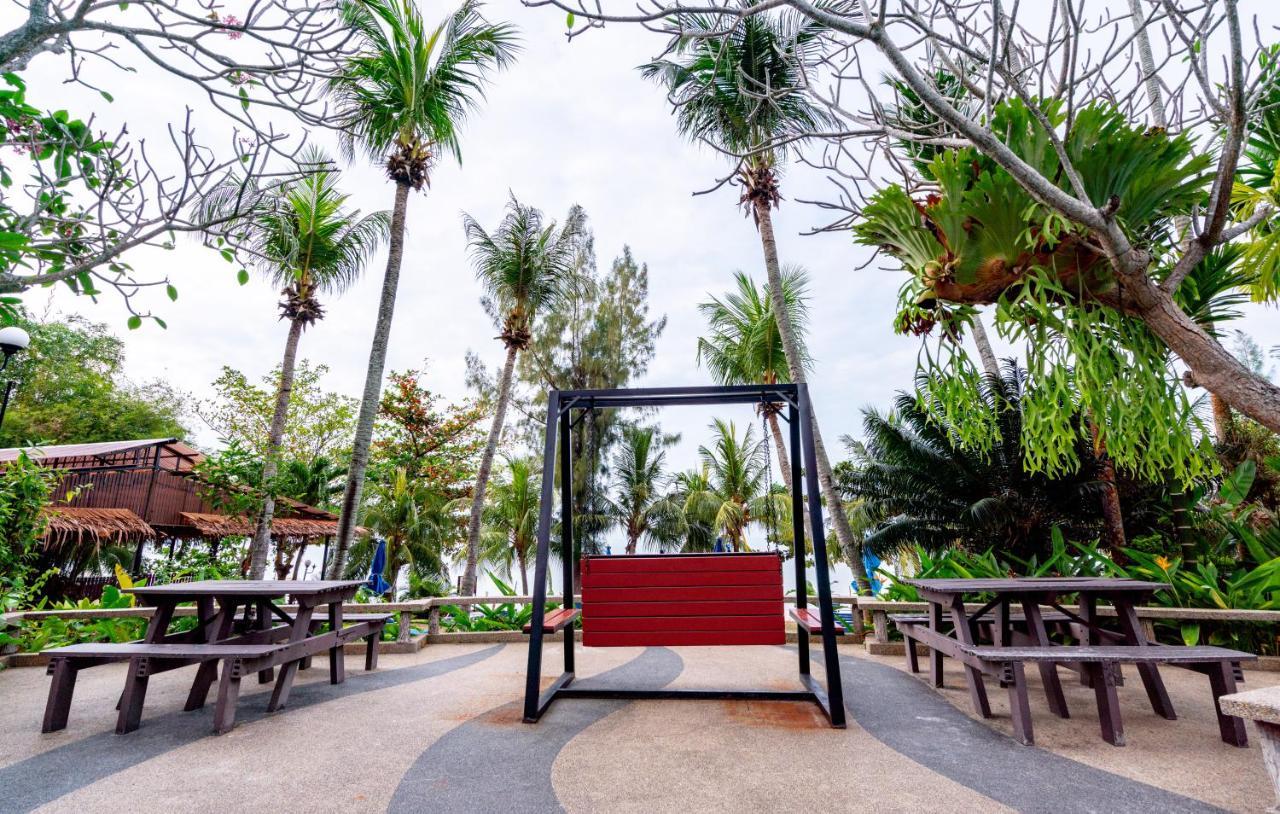 Romantic Couple Suite + Beach-Front Balcony Tanjung Bungah  Exteriör bild