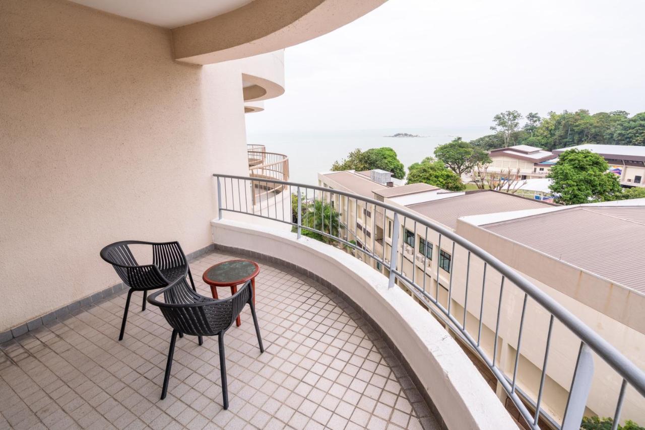 Romantic Couple Suite + Beach-Front Balcony Tanjung Bungah  Exteriör bild