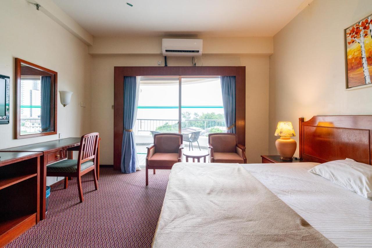 Romantic Couple Suite + Beach-Front Balcony Tanjung Bungah  Exteriör bild