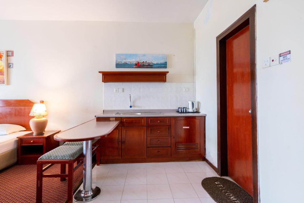 Romantic Couple Suite + Beach-Front Balcony Tanjung Bungah  Exteriör bild