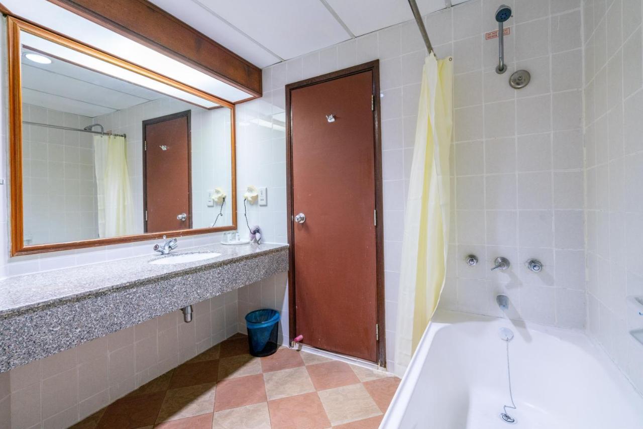Romantic Couple Suite + Beach-Front Balcony Tanjung Bungah  Exteriör bild