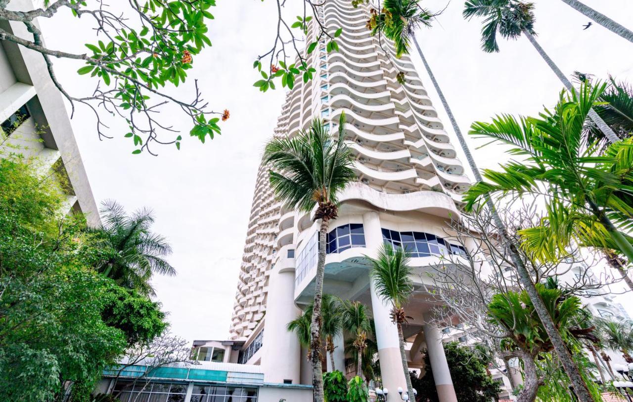 Romantic Couple Suite + Beach-Front Balcony Tanjung Bungah  Exteriör bild