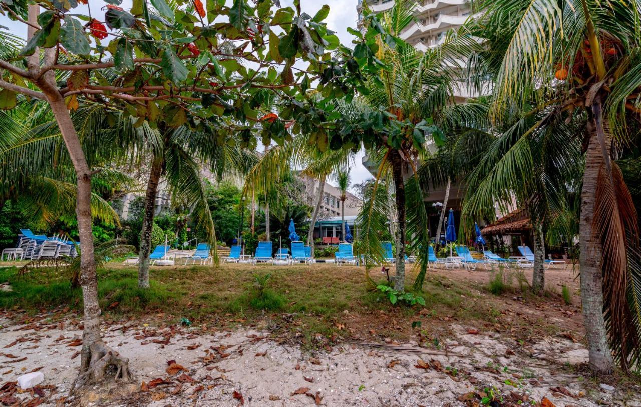 Romantic Couple Suite + Beach-Front Balcony Tanjung Bungah  Exteriör bild