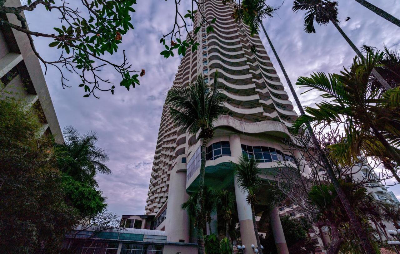 Romantic Couple Suite + Beach-Front Balcony Tanjung Bungah  Exteriör bild